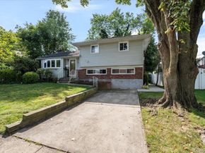 15 Alma Lane, Plainview NY 11803