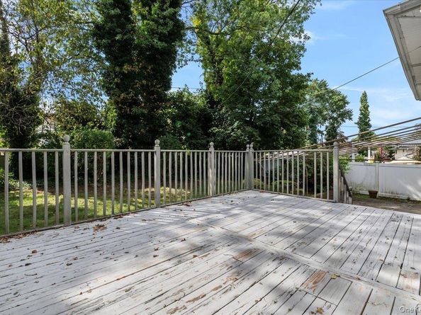 15 Alma Lane, Plainview NY 11803
