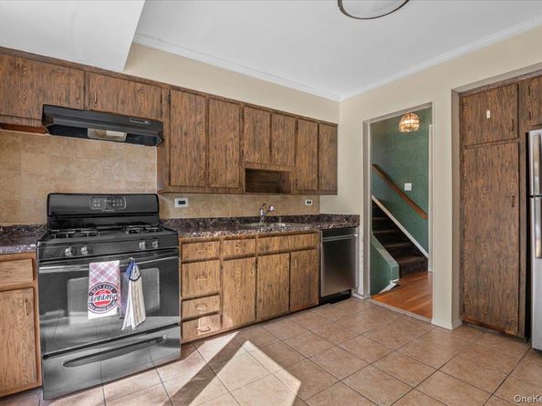 15 Alma Lane, Plainview NY 11803