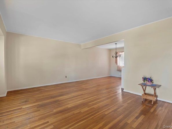 15 Alma Lane, Plainview NY 11803