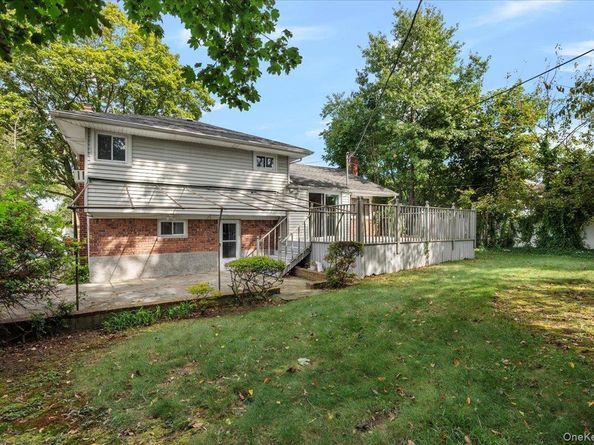 15 Alma Lane, Plainview NY 11803