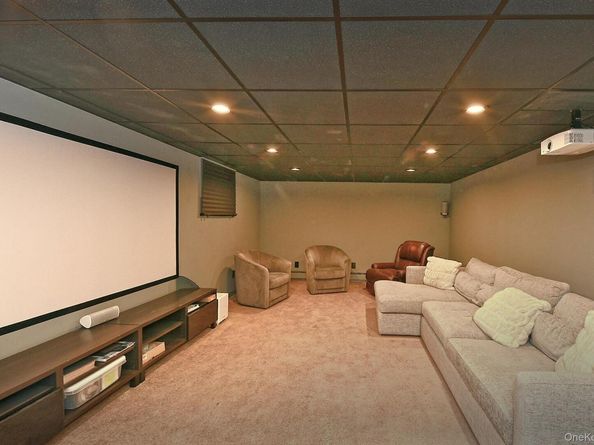 18 W Mall Drive, Huntington NY 11743
