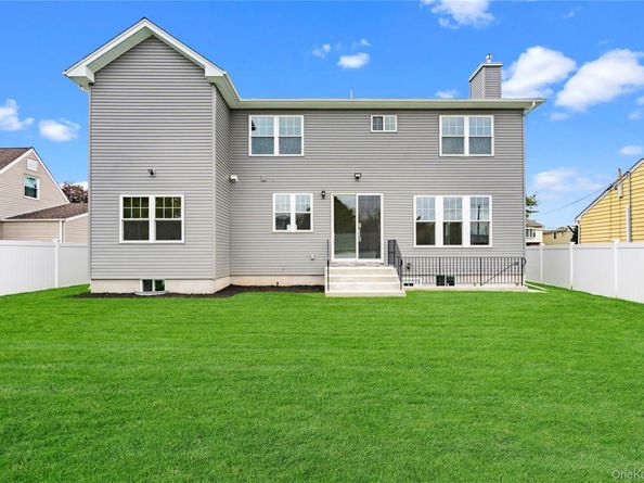 23 Cove Lane, Levittown NY 11756
