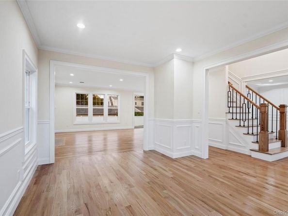 23 Cove Lane, Levittown NY 11756
