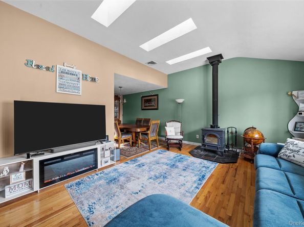 34 W 21st Street, Deer Park NY 11729