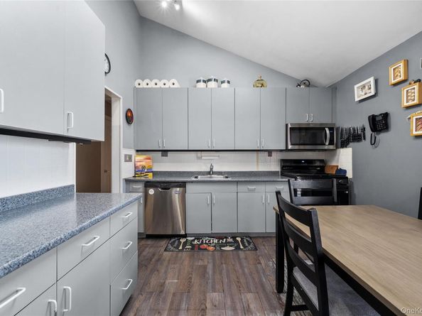 34 W 21st Street, Deer Park NY 11729