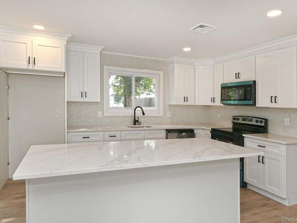 11 Cayuga Avenue, Deer Park NY 11729