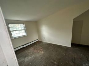 104 Weeks Road, North Babylon NY 11703