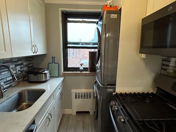 158-18 Cross Island  Parkway Parkway 68, Whitestone NY 11357