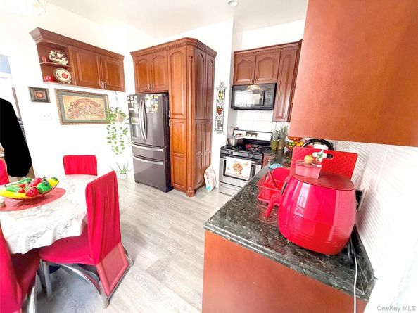 211 Sunnyside Avenue, Brooklyn NY 11207