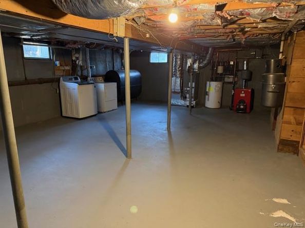 95 Muncie Road, West Babylon NY 11704