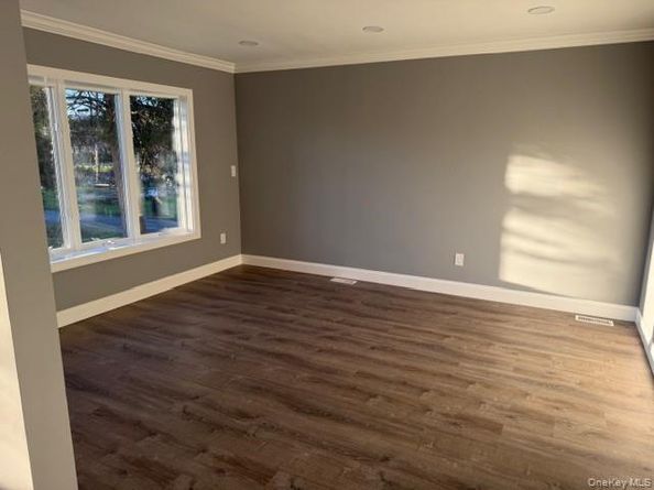 95 Muncie Road, West Babylon NY 11704