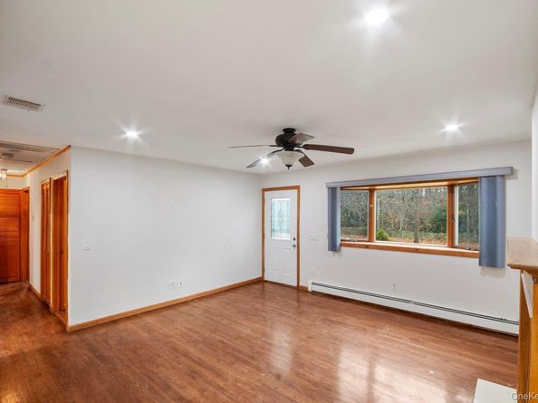 250 Spur Drive S, Bay Shore NY 11706