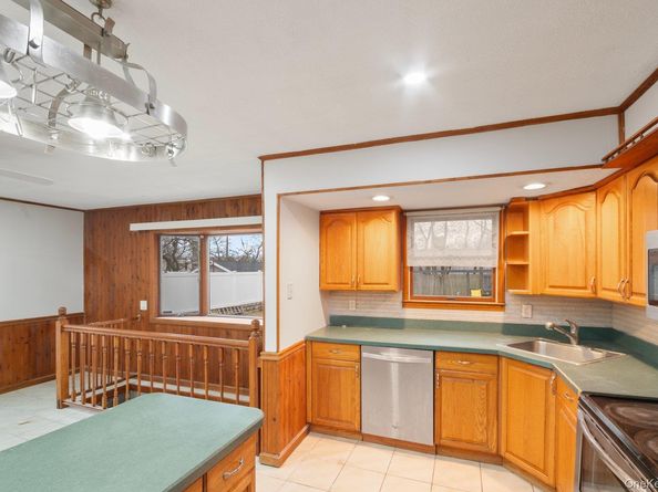 250 Spur Drive S, Bay Shore NY 11706