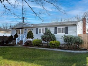 250 Spur Drive S, Bay Shore NY 11706