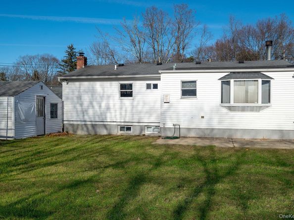 250 Spur Drive S, Bay Shore NY 11706