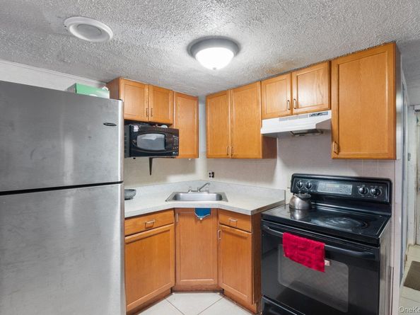 250 Spur Drive S, Bay Shore NY 11706