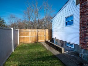 250 Spur Drive S, Bay Shore NY 11706