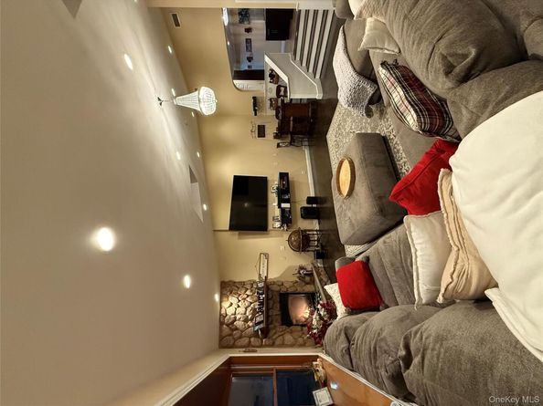 57 Laurel Road, Lindenhurst NY 11757