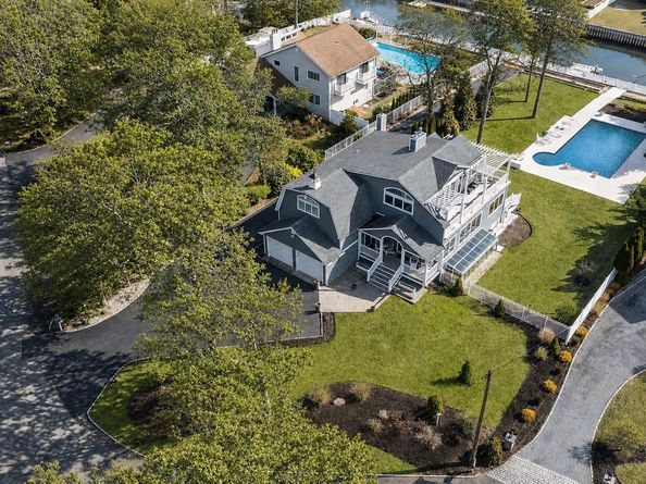 8 Canal Way, Hampton Bays NY 11946