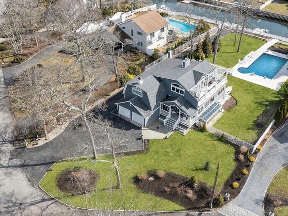 8 Canal Way, Hampton Bays NY 11946