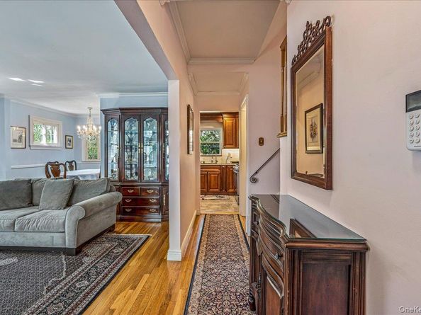 80 Russell Road, Garden City NY 11530