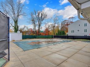 241-70 Oak Park Drive 84B, Little Neck NY 11362