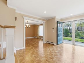 20 Hemingway Drive, Dix Hills NY 11746