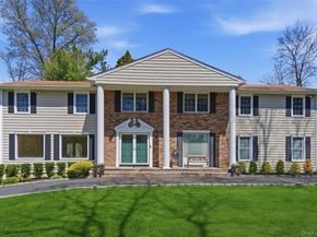 20 Hemingway Drive, Dix Hills NY 11746