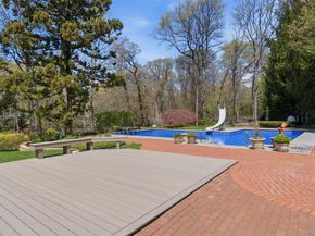 20 Hemingway Drive, Dix Hills NY 11746
