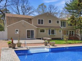 20 Hemingway Drive, Dix Hills NY 11746