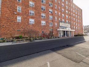 370 W Broadway 5C, Long Beach NY 11561
