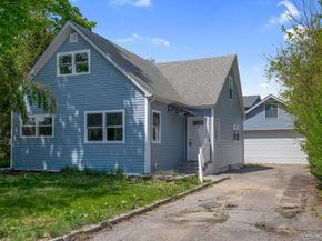16 1st Street, Glenwood Landing NY 11547