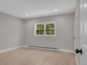 16 1st Street, Glenwood Landing NY 11547