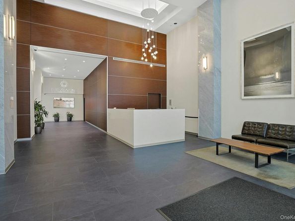 4 Martine 421, White Plains NY 10606