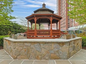 4 Martine 421, White Plains NY 10606