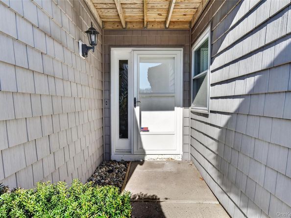 9 Vista Drive N, Manorville NY 11949