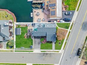 2 Sutton Place, Massapequa NY 11758