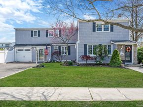 2 Sutton Place, Massapequa NY 11758