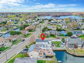 2 Sutton Place, Massapequa NY 11758