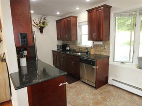650 Warren Avenue, Thornwood NY 10594