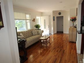 650 Warren Avenue, Thornwood NY 10594