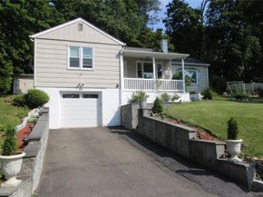 650 Warren Avenue, Thornwood NY 10594