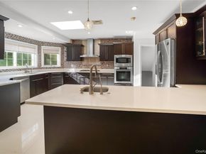39 Oakdale Road, Roslyn Heights NY 11577