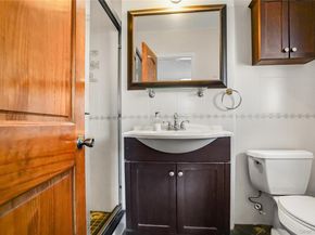 39 Oakdale Road, Roslyn Heights NY 11577
