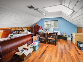39 Oakdale Road, Roslyn Heights NY 11577