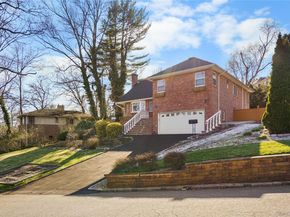 39 Oakdale Road, Roslyn Heights NY 11577