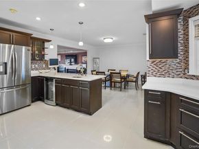 39 Oakdale Road, Roslyn Heights NY 11577