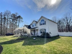 29 Terra Pines Gate, Yaphank NY 11980
