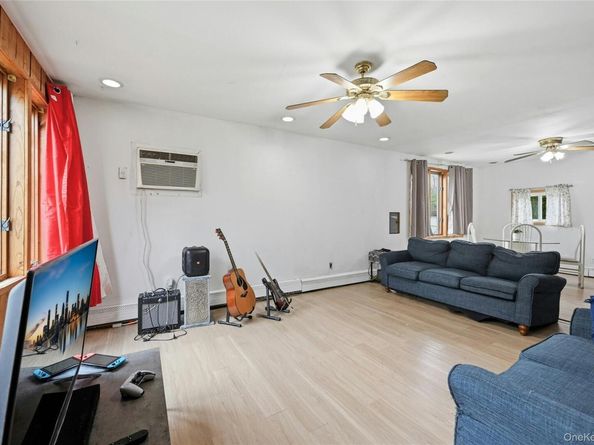 20 Wheat Path Road W, Mount Sinai NY 11766